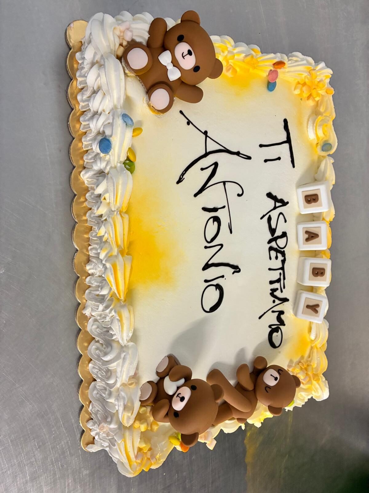 Torta nascita decorata con orsetti
